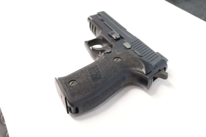 Pistola SIG SAUER mod. P226 cal. 9x21 - immagine 4
